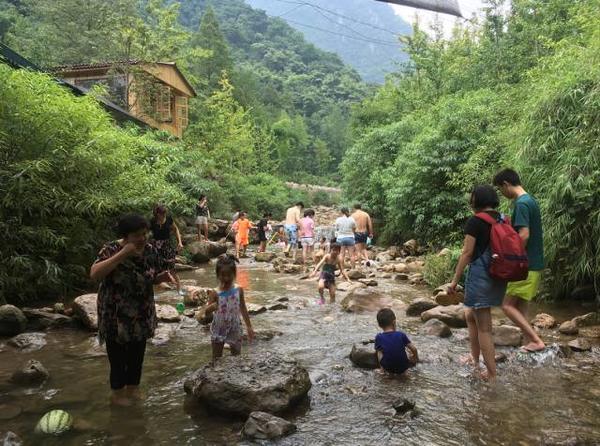 龙窝子徒步耍水一日游，龙窝子徒步耍水一日游报价、龙窝子旅游多少钱、龙窝子旅游线路价格