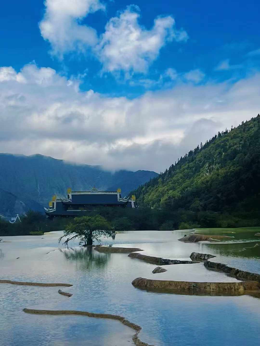 黄龙机场旅游团多少钱（黄龙机场旅游团电话）