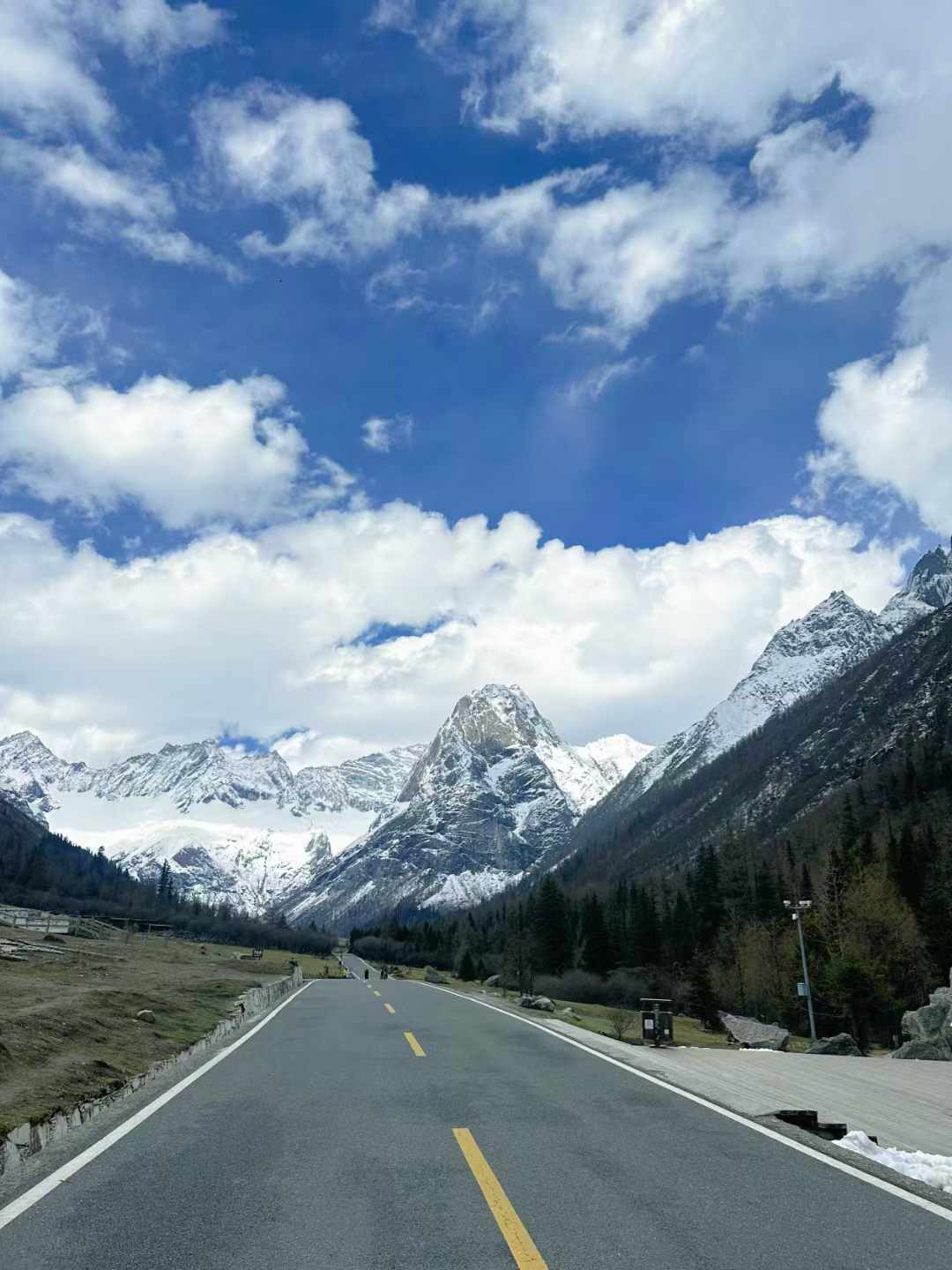 成都到四姑娘山旅游团（成都到四姑娘山自驾游两天多少钱）