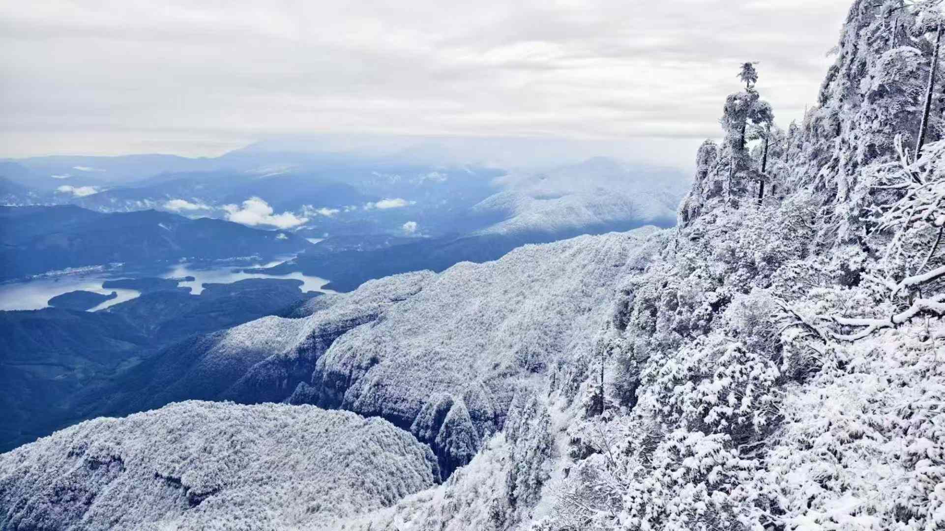 成都到瓦屋山跟团多少钱（成都到瓦屋山自驾游旅游攻略）