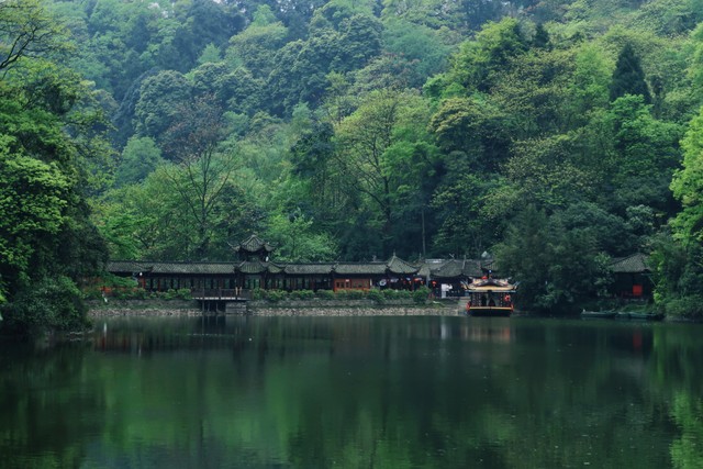 都江堰旅游一日游价格（都江堰青城山一日游跟团方案报价）